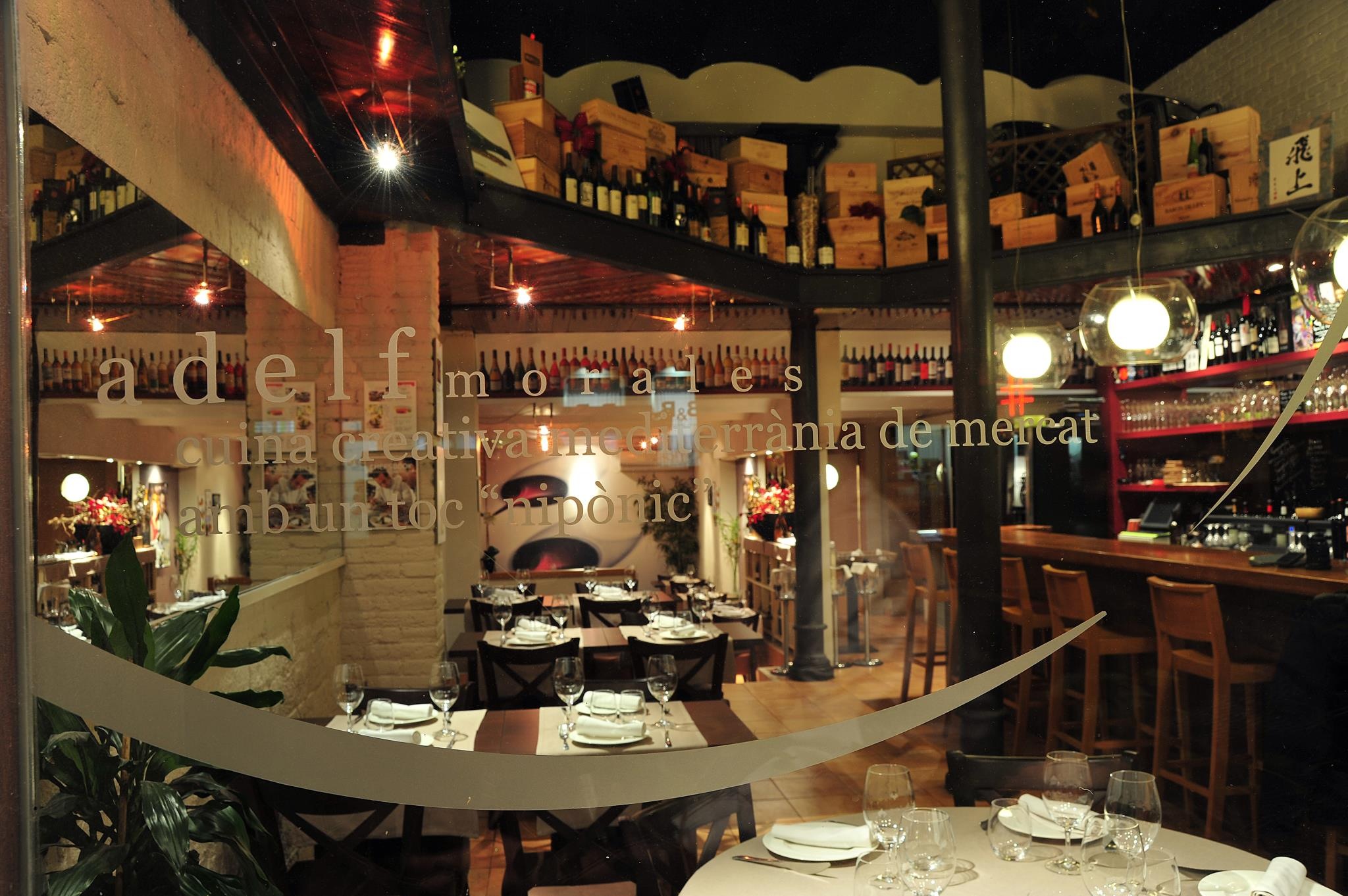 Logotipo de Topik Restaurant