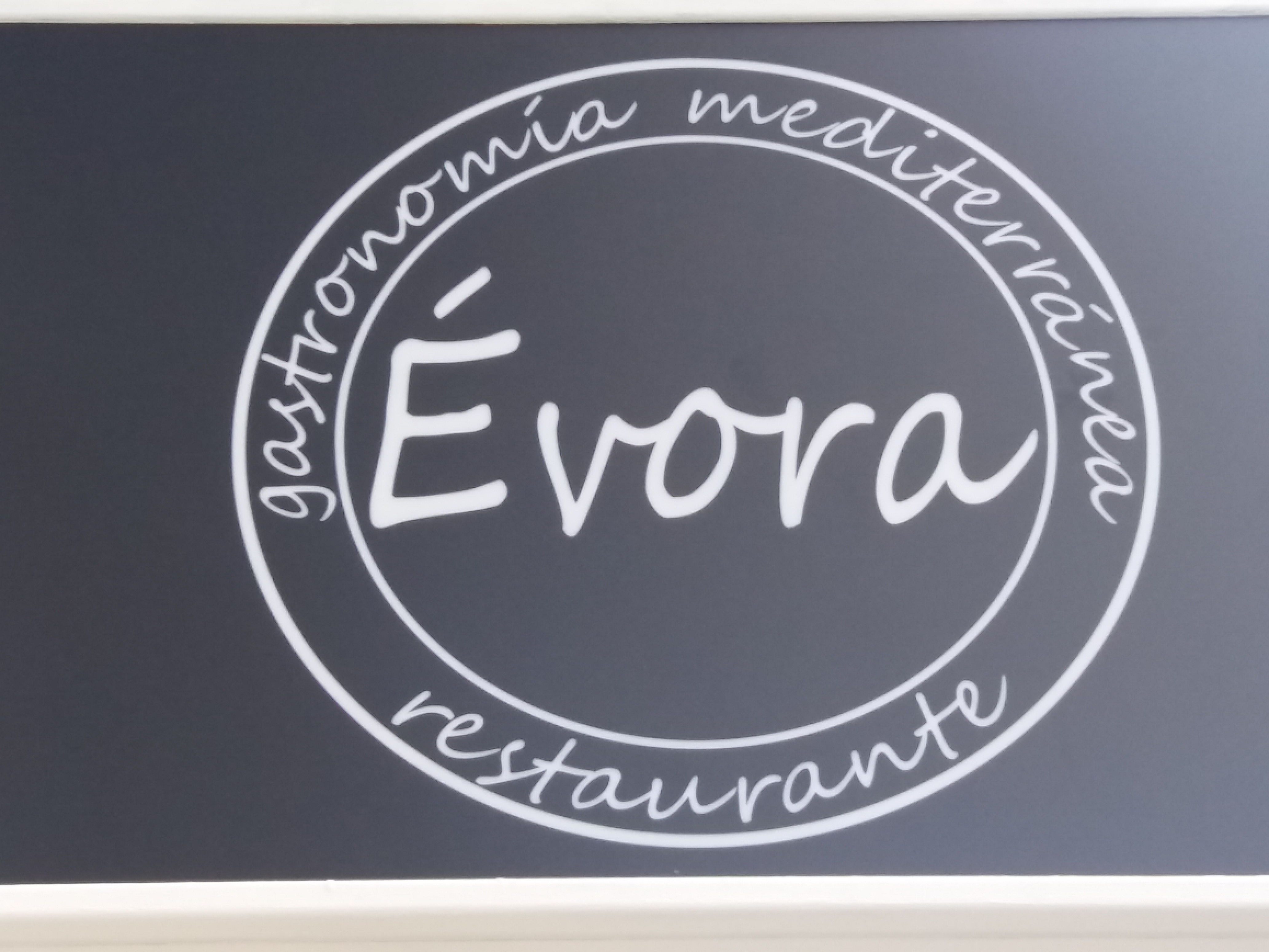 Logotipo de Restaurante évora 