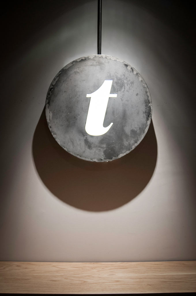 Logotipo de La T Gastrobar 