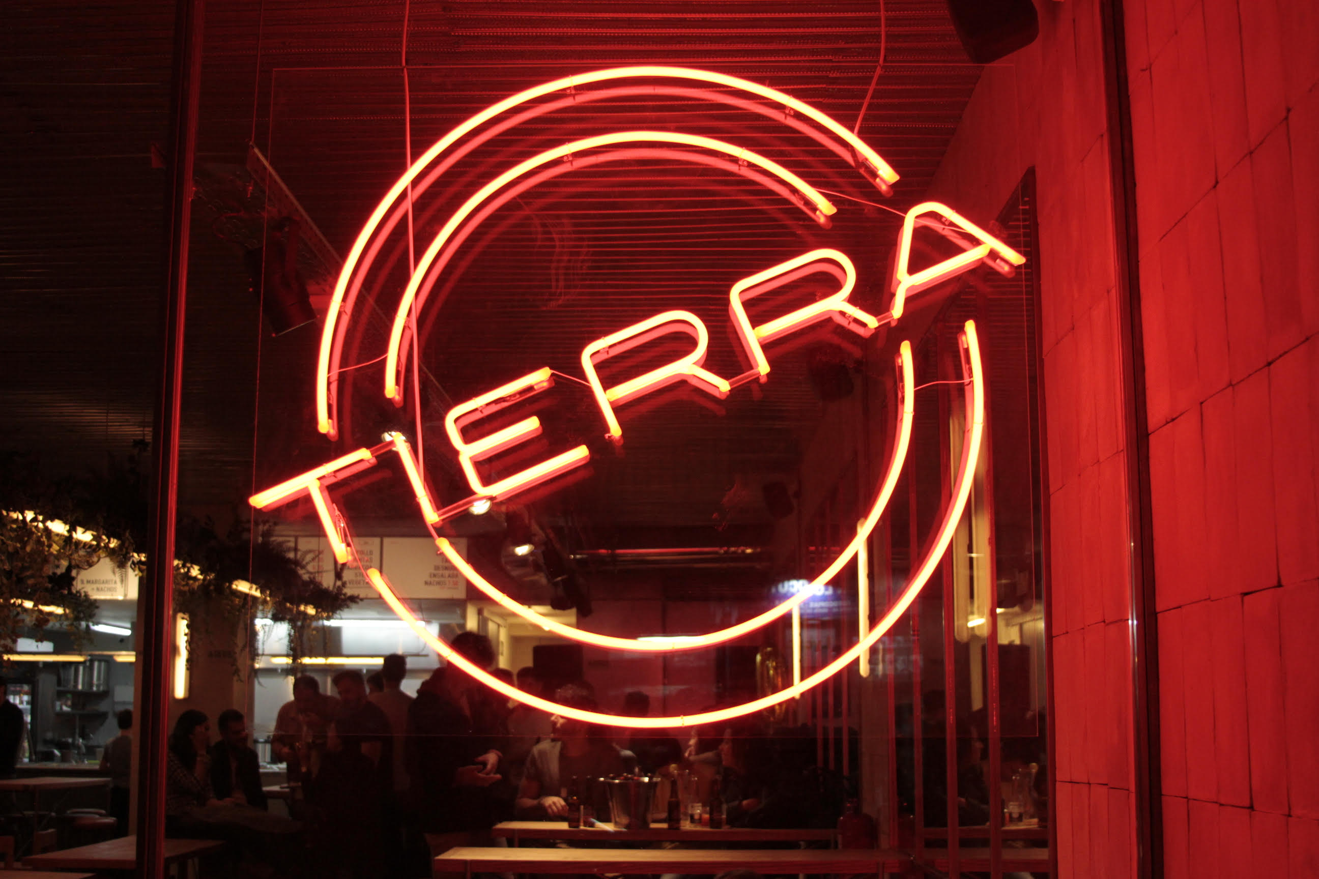 Logotipo de Tierra Burritos Bar